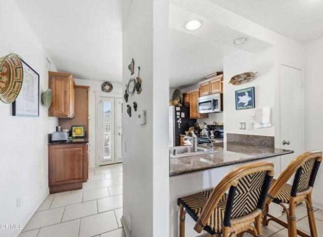 Detail Gallery Image 8 of 23 For 5211 Village 5, Camarillo,  CA 93012 - 2 Beds | 2 Baths