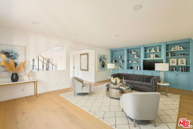 9315 Beverly Crest Drive, Beverly Hills CA: https://media.crmls.org/mediaz/77bae601-ab0d-44a8-b370-4a7aa37e1c85.jpg