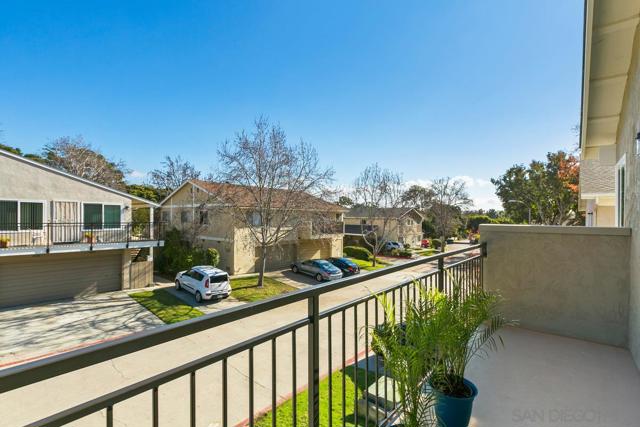 4186 Camino Islay, San Diego CA: https://media.crmls.org/mediaz/77bb3ea5-9459-4626-98dc-e94046661ef7.jpg