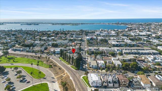 3770 Crown Point Dr, Pacific Beach (San Diego), California 92109, 2 Bedrooms Bedrooms, ,2 BathroomsBathrooms,Condominium,For Sale,Crown Point Dr,240026970SD