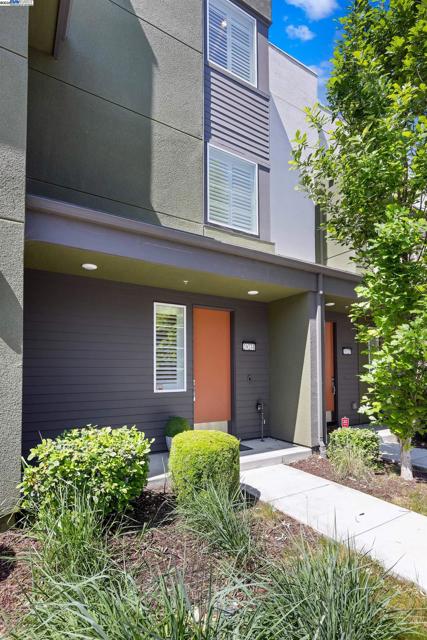 29231 Hub Ct, Hayward CA: https://media.crmls.org/mediaz/77bbaaa5-6634-4867-8de5-9bda8471fb34.jpg