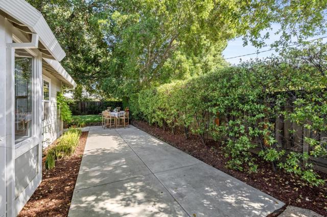 2031 Farndon Avenue, Los Altos CA: https://media.crmls.org/mediaz/77bc019a-1874-4536-9445-230b4f1cf2c2.jpg