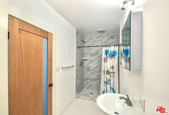 2945 Van Buren Place, Los Angeles CA: https://media.crmls.org/mediaz/77bc3e12-1c1a-4e8c-942c-f6d8b732ade9.jpg