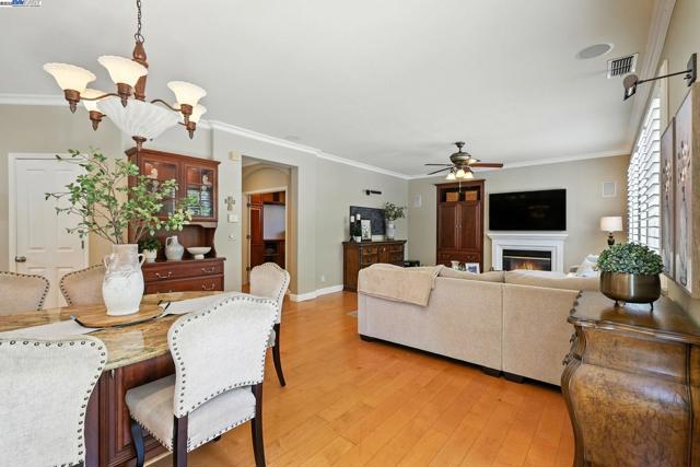 304 Dillon Court, Roseville CA: https://media.crmls.org/mediaz/77bccec4-f38e-47ab-8290-0c4871862457.jpg