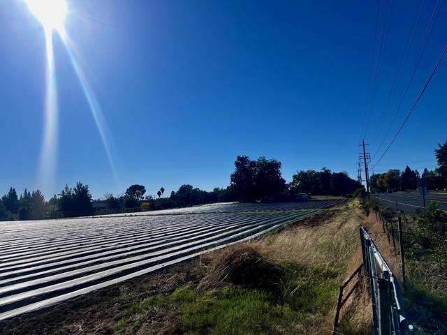 7314 Santa Juanita Avenue, Orangevale CA: https://media.crmls.org/mediaz/77bd2222-d356-4ddc-a695-3c439be1dacc.jpg