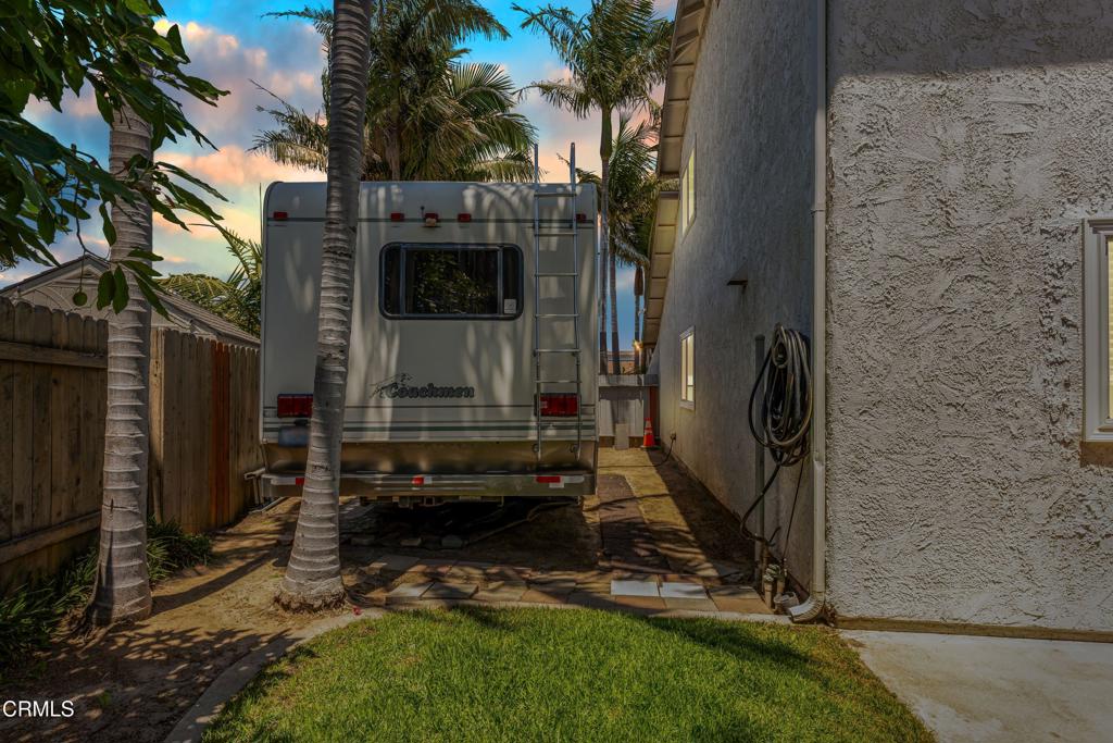 https://media.crmls.org/mediaz/77bdf4e8-1bad-4c44-b10a-6d644a0d37b5.jpg?preset=X-Large