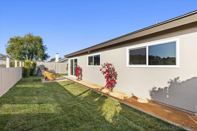 5428 Chaparajos Ct, San Diego CA: https://media.crmls.org/mediaz/77be1f67-ec47-4177-b922-1e50bdc8cfc4.jpg