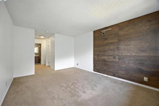 1321 Webster St, Alameda CA: https://media.crmls.org/mediaz/77be3a33-660c-48a4-831b-9b835961224e.jpg
