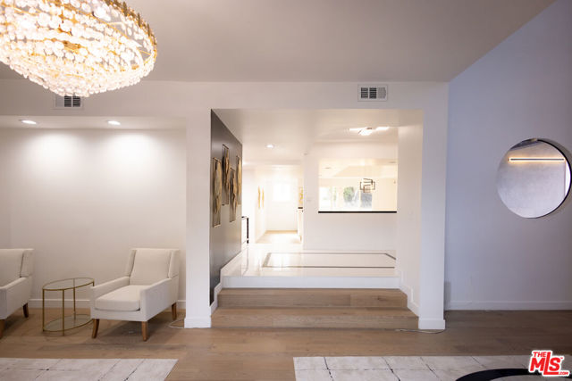 21329 Mulholland Drive, Woodland Hills CA: https://media.crmls.org/mediaz/77bea370-8945-4f49-8bac-5418ce11bf1a.jpg