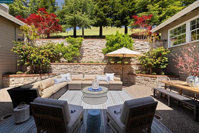 46 Merrill Circle N., Moraga CA: https://media.crmls.org/mediaz/77bf188e-f64e-499c-9c7d-a23ef0b24e53.jpg