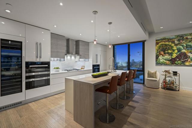 2604 5th Ave, San Diego CA: https://media.crmls.org/mediaz/77bf8a50-378f-4c22-9276-9e500a53121e.jpg