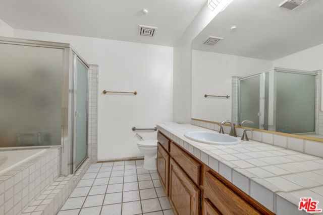 15150 Dickens Street, Sherman Oaks CA: https://media.crmls.org/mediaz/77bf99dd-8459-4b49-9e90-0ae9ee8c8c04.jpg