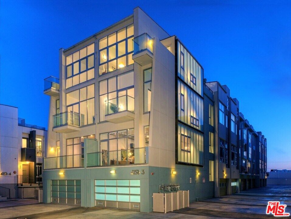 4151 Redwood Avenue #203