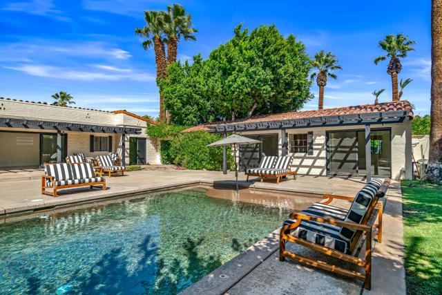 839 N Avenida Olivos, Palm Springs CA: https://media.crmls.org/mediaz/77bfc25d-ba9e-44b5-a66b-b1425ed5888a.jpg