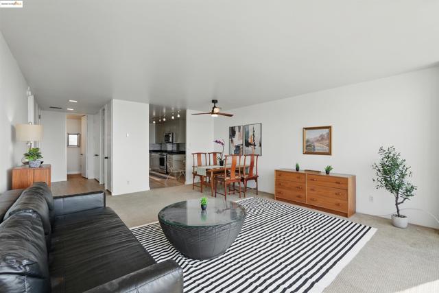 565 Bellevue Ave, Oakland CA: https://media.crmls.org/mediaz/77c0797c-6dfb-4070-9f51-b6a5a46c7bcb.jpg