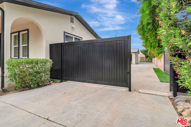 19513 Cantara Street, Reseda CA: https://media.crmls.org/mediaz/77c0d6db-cf34-4260-81ff-50263c202165.jpg