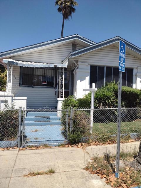1769 87th Avenue, Oakland CA: https://media.crmls.org/mediaz/77c0f141-0882-453b-8fba-799d03b4c532.jpg