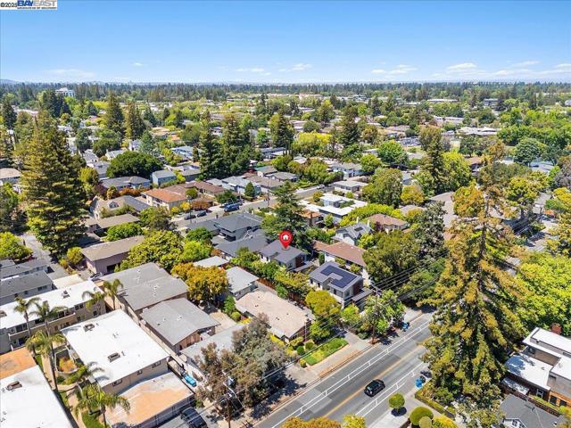 1002 Middle Ave, Menlo Park CA: https://media.crmls.org/mediaz/77c11d95-651c-4271-ad1b-fd9ba0aec272.jpg