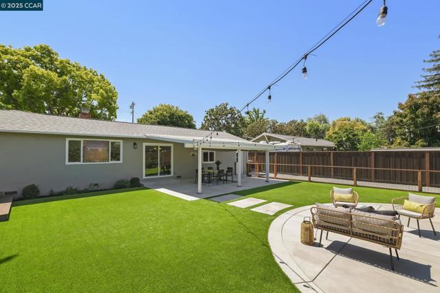 3937 Majestic Dr, Concord CA: https://media.crmls.org/mediaz/77c1ee6e-7f8d-4ad1-a1fb-53f00f7d135e.jpg