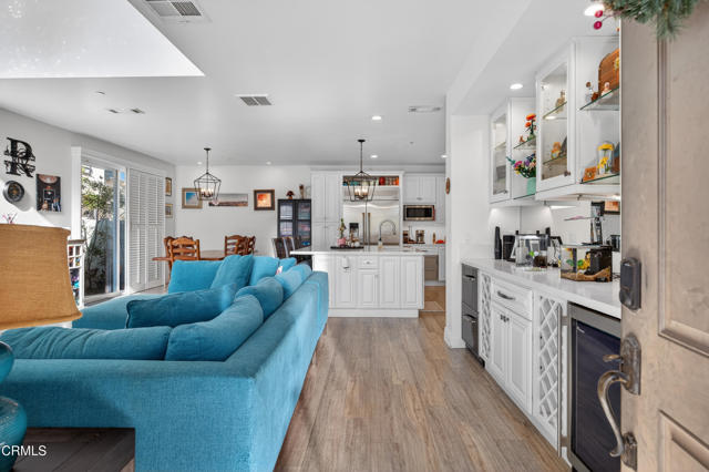 3746 Dunkirk Drive, Oxnard CA: https://media.crmls.org/mediaz/77c23d5a-6448-40de-9f7a-d2046569c885.jpg