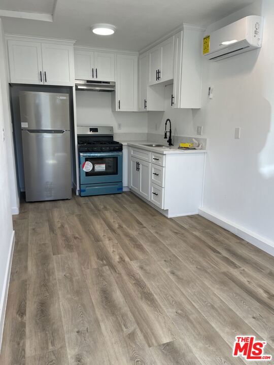 6627 Kraft Avenue, 1/2 photo 2