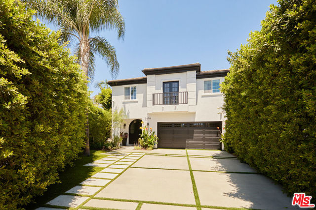 7676 Coldwater Canyon Court, North Hollywood CA: https://media.crmls.org/mediaz/77c29c59-6366-4ded-a8d7-7cb2d61d2df8.jpg