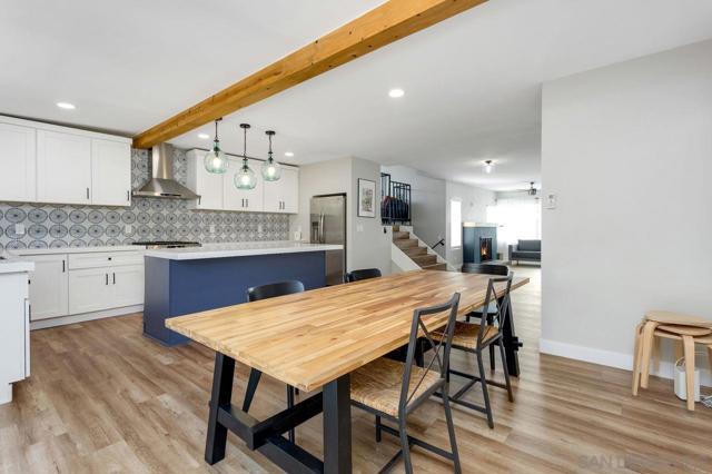 423 Alvarado Ter, Vista CA: https://media.crmls.org/mediaz/77c338bf-b6a3-4ed8-8eeb-630a0e6c88e4.jpg