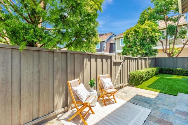 1601 Kentfield Avenue, Redwood City CA: https://media.crmls.org/mediaz/77c344d9-65da-4fb9-bae7-5ffeac721d8b.jpg