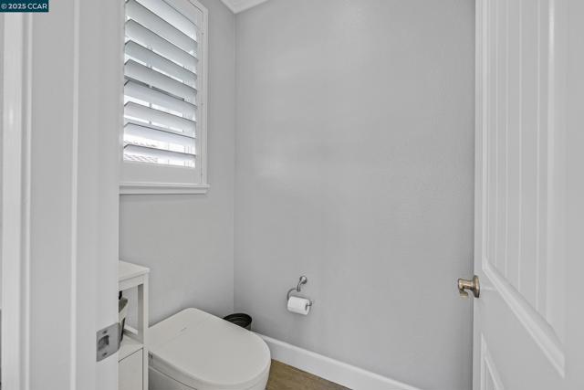 5057 Volterra Ct, Dublin CA: https://media.crmls.org/mediaz/77c3bea5-2d88-453e-b193-49dd655096de.jpg