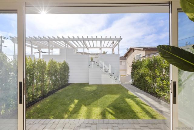 7216 FAY AVE, La Jolla CA: https://media.crmls.org/mediaz/77c3ef27-12b3-43a1-b0e5-c802d71d7374.jpg