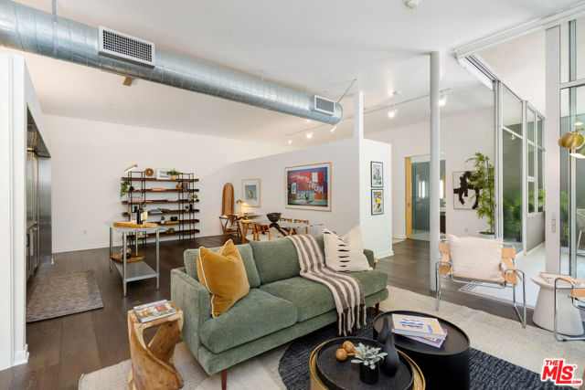 4080 Glencoe Avenue, Marina del Rey CA: https://media.crmls.org/mediaz/77c481f2-46cd-4409-885d-89af2ba870be.jpg