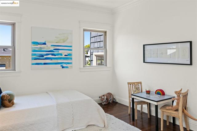 2310 Spaulding Ave, Berkeley CA: https://media.crmls.org/mediaz/77c4daa0-7e05-4782-82cf-2ec5afa41549.jpg