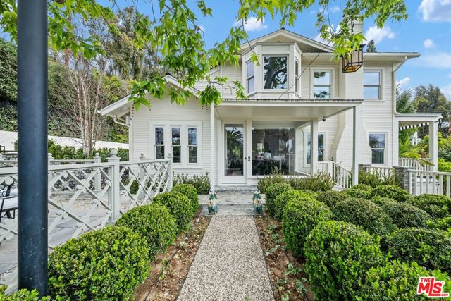 1231 Hilldale Avenue, Los Angeles CA: https://media.crmls.org/mediaz/77c4e025-c8a3-44c6-b60b-44fe70eb4171.jpg