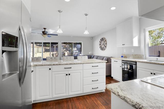 13647 Paseo Cardiel, San Diego CA: https://media.crmls.org/mediaz/77c50107-5169-4ded-943a-97aaad04b91f.jpg