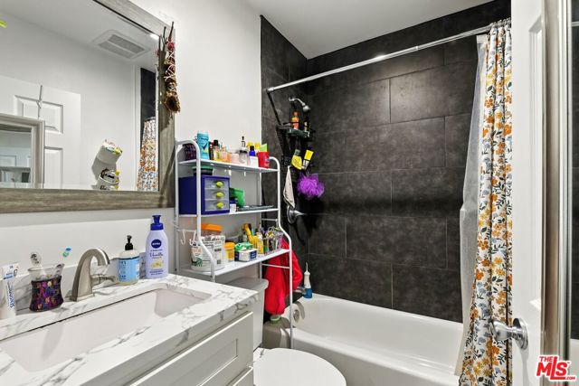 237 W Kelso Street, Inglewood CA: https://media.crmls.org/mediaz/77c505e8-097c-4fe7-8c9e-da87d88f3cc5.jpg