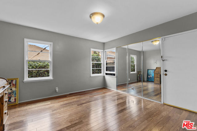 5317 Angeles Vista Boulevard, View Park CA: https://media.crmls.org/mediaz/77c5846a-4e5a-4c16-a7bc-b58d0aa092bb.jpg