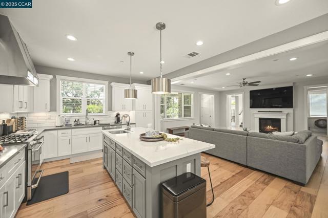 5540 Southbrook Drive, Clayton CA: https://media.crmls.org/mediaz/77c58aba-3611-4132-aa66-f059761c3e8a.jpg