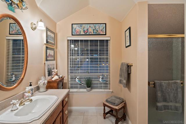 24665 Rancho Santa Teresa Dr, Ramona CA: https://media.crmls.org/mediaz/77c5a1b0-c1ff-486f-a5cc-518caede6d93.jpg