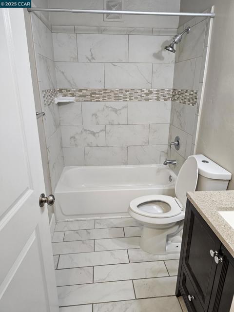 2291 Cuadra Ct, Pinole CA: https://media.crmls.org/mediaz/77c5ed43-cf0a-4b5c-9332-889db40832f9.jpg