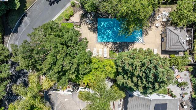 1687 Silverwood Ct, Danville CA: https://media.crmls.org/mediaz/77c6a392-5188-4c06-9379-0dffb8d4f141.jpg