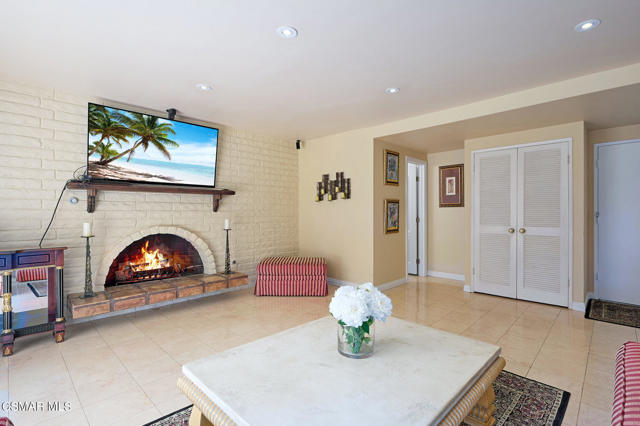 1568 Aspenwall Road, Westlake Village CA: https://media.crmls.org/mediaz/77c6afca-2ba3-4aeb-a01c-973d1bd75d3c.jpg