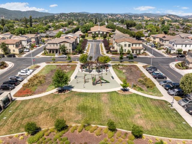 712 Baxter Way, Gilroy CA: https://media.crmls.org/mediaz/77c6d50b-528c-4edf-98c8-3ef049fd5585.jpg