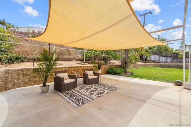 3560 Donna Dr, Carlsbad CA: https://media.crmls.org/mediaz/77c7303e-6425-4ac3-9694-ddcf239f4111.jpg