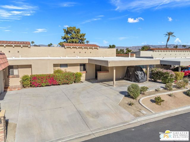 40165 Baltusrol Circle, Palm Desert CA: https://media.crmls.org/mediaz/77c74311-ec74-46f9-a29b-c6c8db6aad7a.jpg