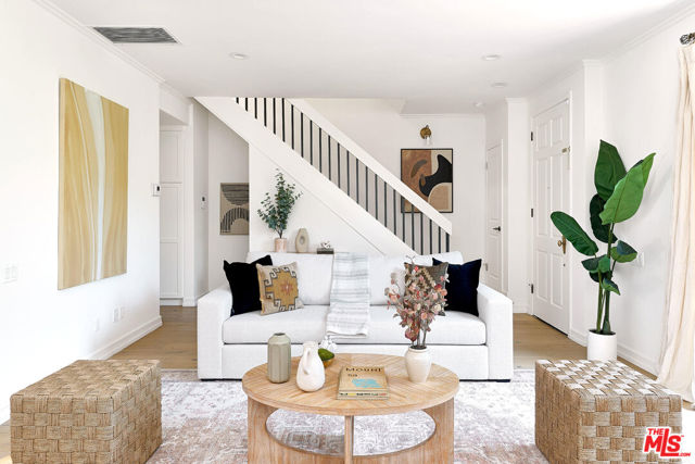 713 9th Street, Santa Monica CA: https://media.crmls.org/mediaz/77c77ecc-245a-4ed9-b693-9e3a4ca0006c.jpg