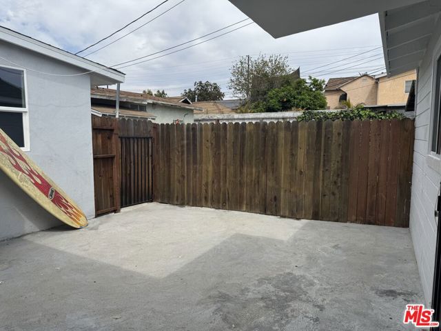 1726 W 37th Place, Los Angeles CA: https://media.crmls.org/mediaz/77c7aced-edfd-4992-9498-855559fc3aa6.jpg