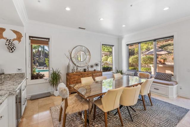 7345 Vista Rancho Ct, Rancho Santa Fe CA: https://media.crmls.org/mediaz/77c7cb9d-f5ae-437c-b124-8b77ced46a09.jpg