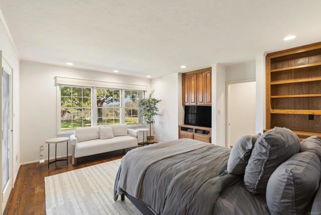 1449 Crest Rd, Del Mar CA: https://media.crmls.org/mediaz/77c7e8c1-3ebb-44da-90c1-fe9549380921.jpg