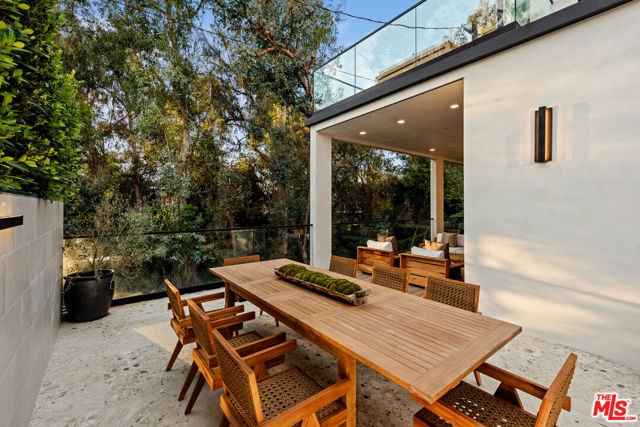 Drew Fenton | 505 Barrington Avenue Los Angeles CA | MLS: 7255319