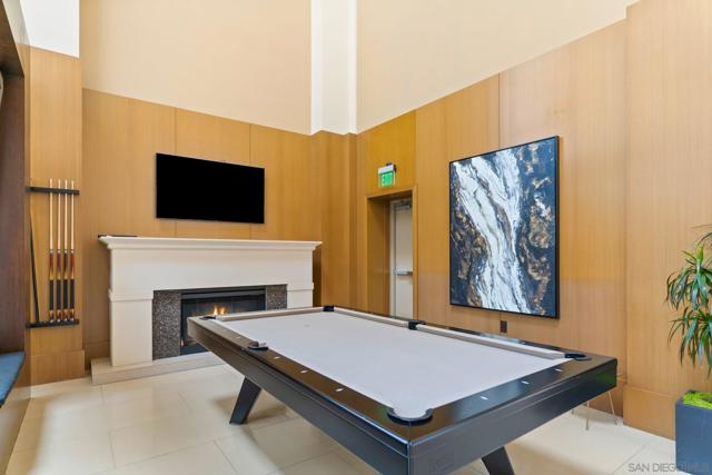 700 W E St, San Diego CA: https://media.crmls.org/mediaz/77c887c4-a422-4aca-a2fc-0260b0b40455.jpg